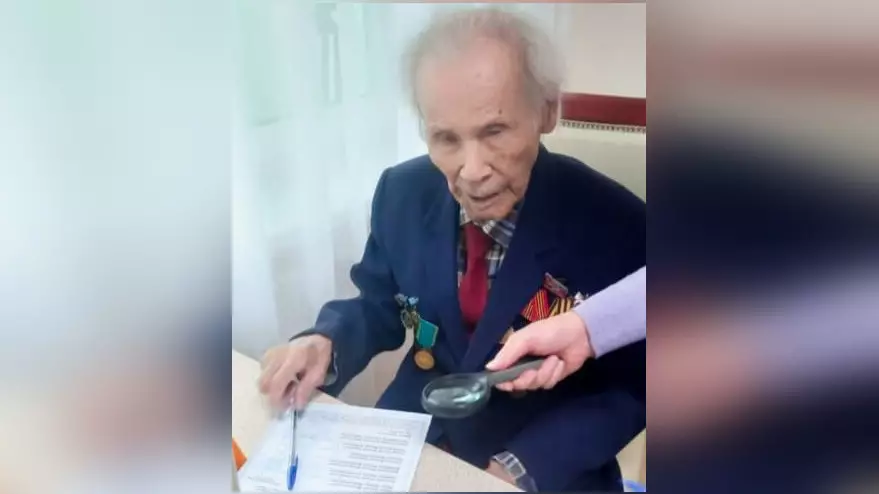 103-летнего ветерана, встречавшегося на фронте с Бауыржаном Момышулы, поздравили с наступающим Днем Победы