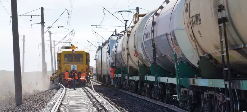 Новую технологию используют для ремонта железной дороги в Карагандинской области