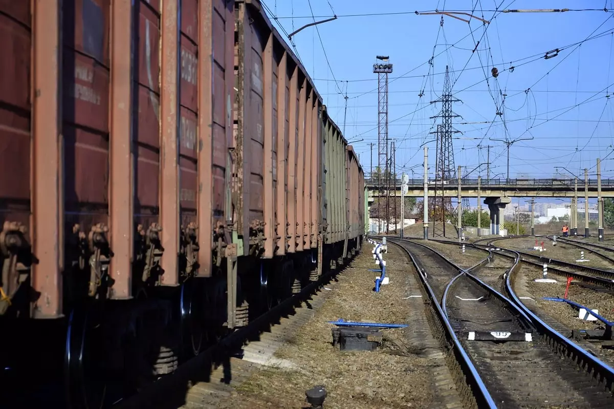 Разворовали: в Алматы прошел суд по факту хищения 55 тонн железнодорожных рельс