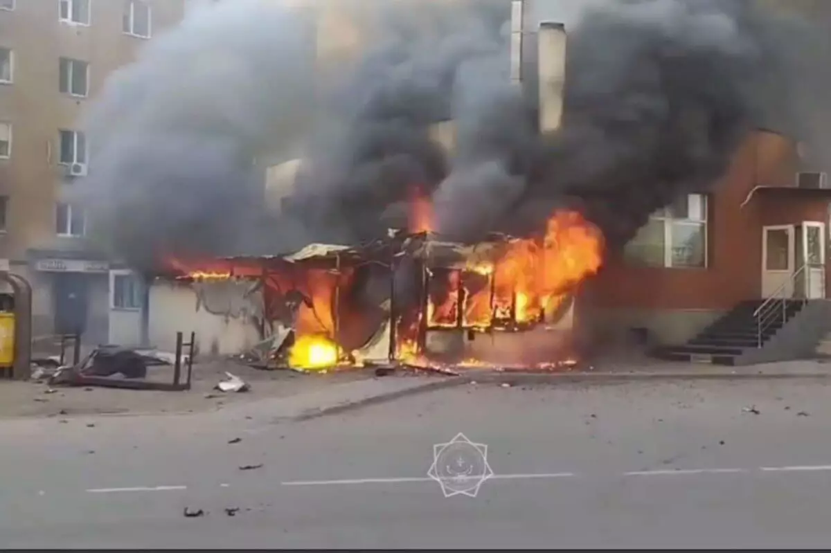 Взрыв газа произошел во время пожара в донерной в Астане (ВИДЕО)