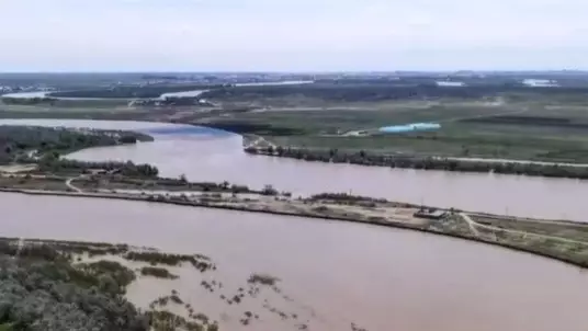 Уровень воды в реке Урал приближается к критической отметке в Атырауской области