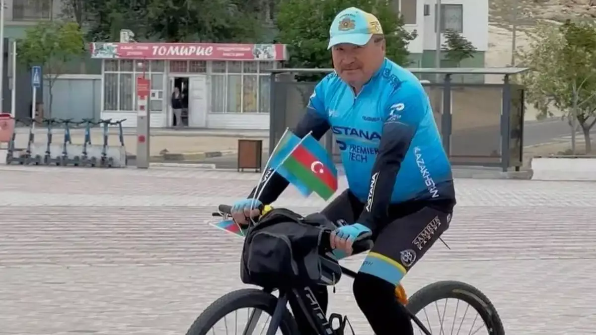 Пенсионер на велосипеде отправился на Олимпийские игры в Париже из Актау