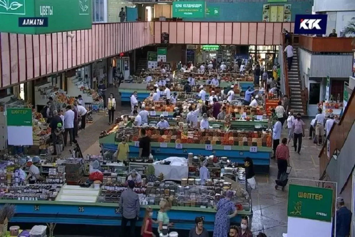 Арендаторы на Зеленом базаре объявили войну представителям стихийной торговли