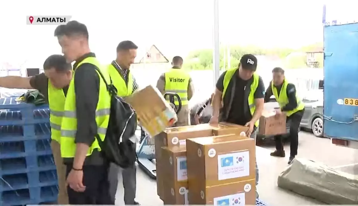 Гуманитарный груз для пострадавших от паводков прибыл из Южной Кореи в Казахстан