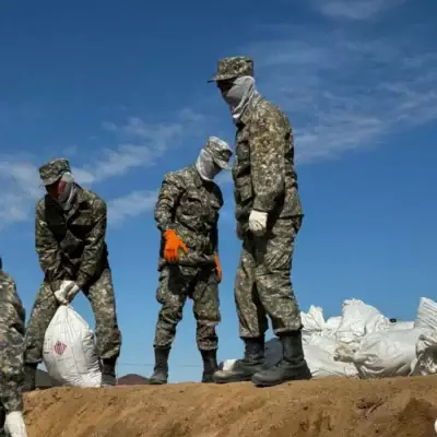 2 700 тонн гуманитарной помощи разгрузили солдаты Нацгвардии с начала паводков