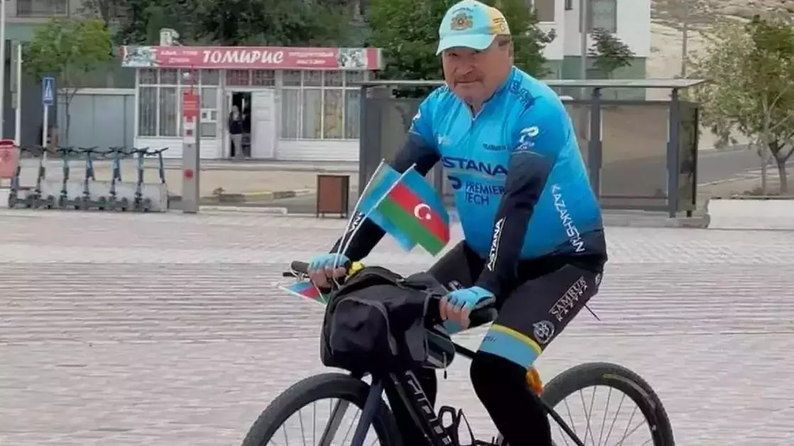 64 жастағы қазақстандық Ақтаудан Парижге велосипедпен жолға шықты
