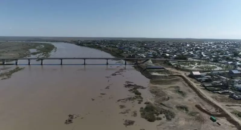 Уровень воды в реке Жайык заметно превысил критическую отметку