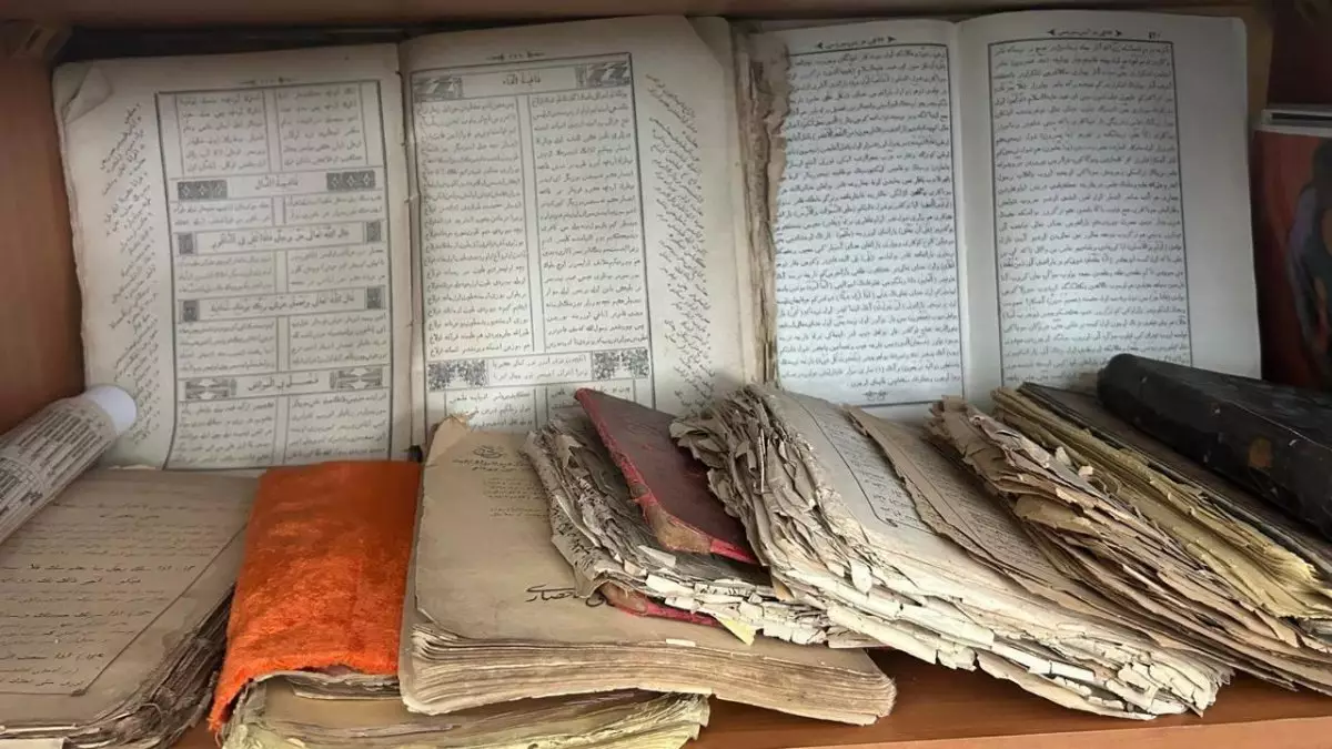 40 древних рукописей и редких книг хранили жамбылцы в сундуке