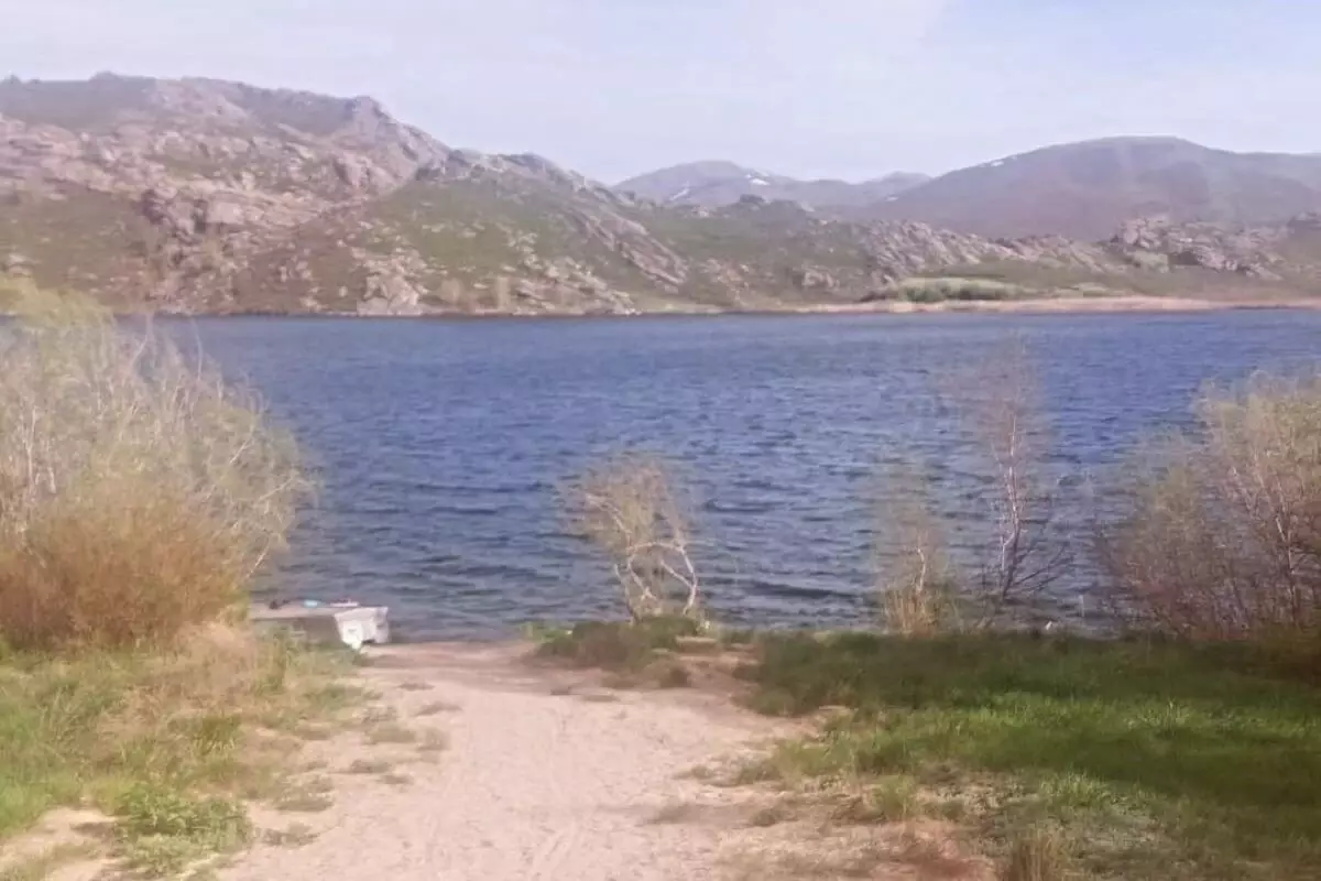 Двухлетний ребенок утонул в озере на востоке Казахстана