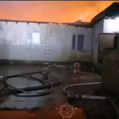 В Астане загорелась кровля общежития