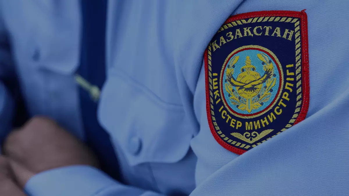 Казахстанский полицейский пьяным сел за руль автомобиля