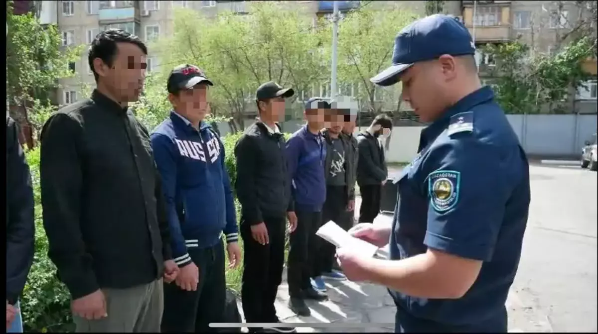 16 нелегальных трудовых мигрантов в Сатпаеве выдворили из Казахстана