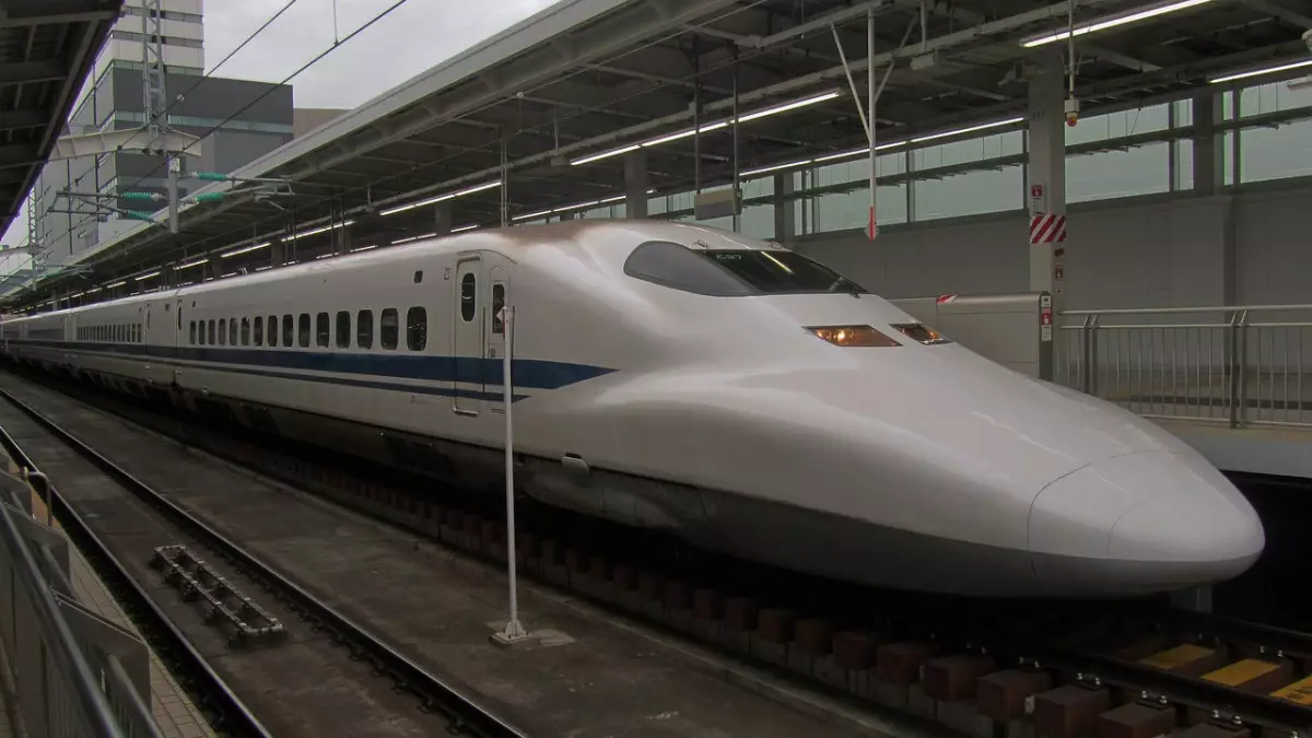 Почти 180 поездов задержали из-за забытой сумки в Японии