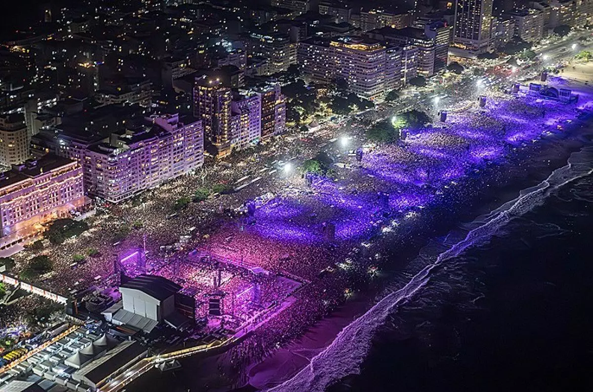 Завораживающее фото: 1,6 млн человек на бесплатном концерте Мадонны в Рио-де-Жанейро
