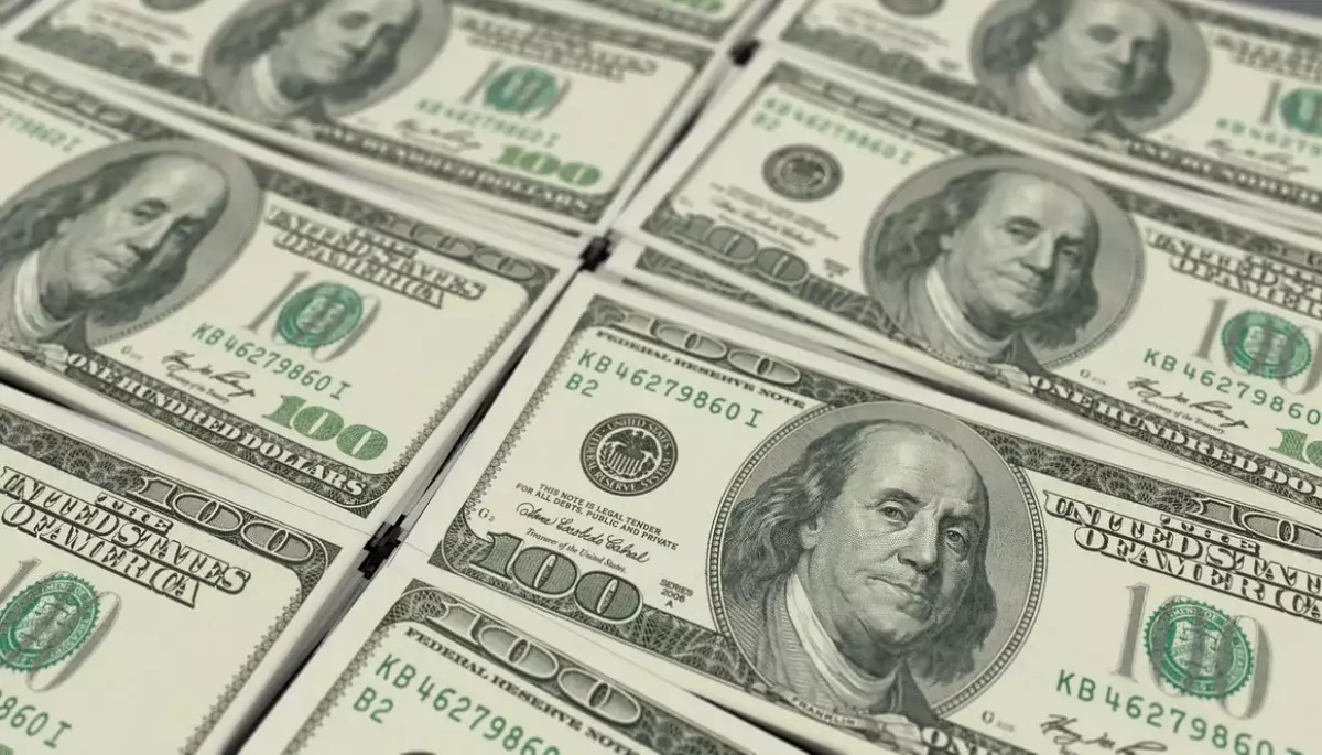 Сколько стоит доллар в обменниках РК перед длинными выходными