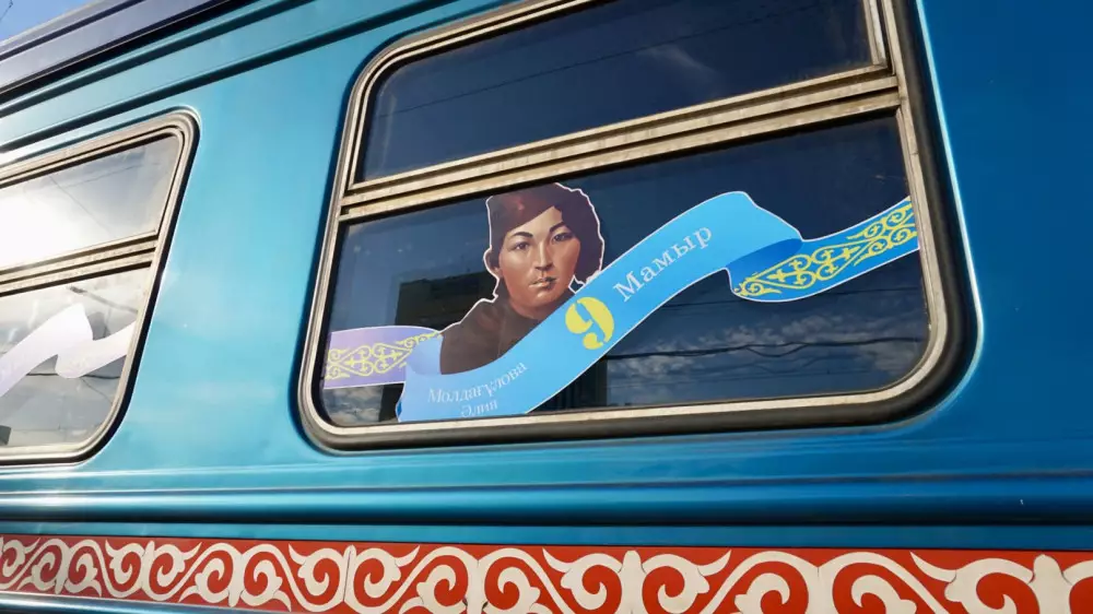 "9 мая": как украсили тематический поезд из Астаны в Павлодар