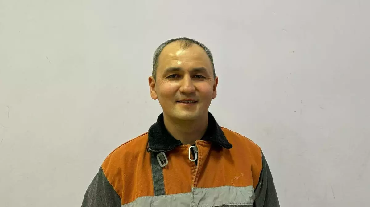 Токаев наградил электрослесаря шахты имени Костенко