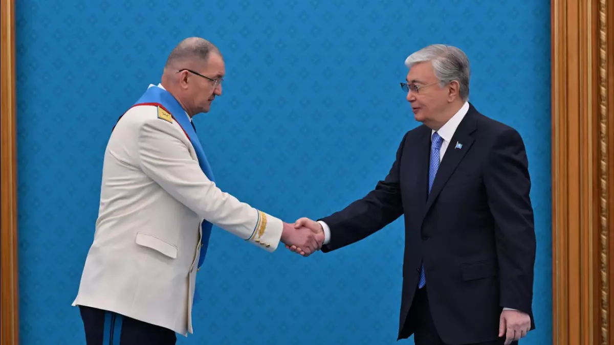 Президент наградил казахстанцев за мужество и самоотверженность