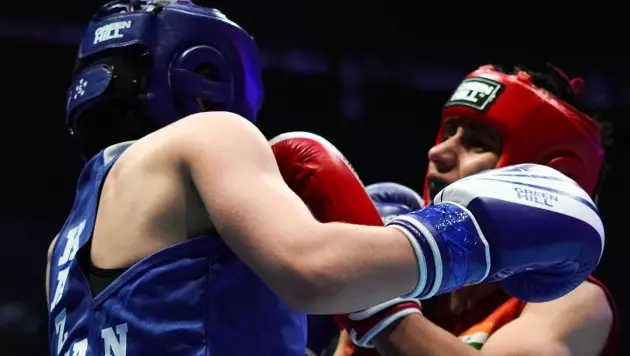 Разгромом завершился первый бой Казахстана за золото ЧА по боксу