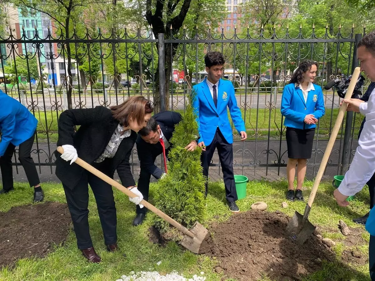 Алматы – наш общий дом: выпускники школы посадили деревья