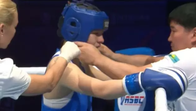 Казахстан выиграл первое золото домашнего ЧА по боксу