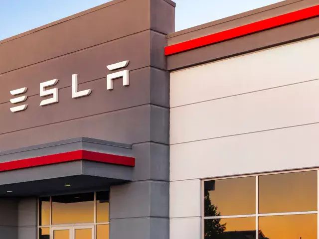 Tesla обновила заднеприводную версию кроссовера Model Y
