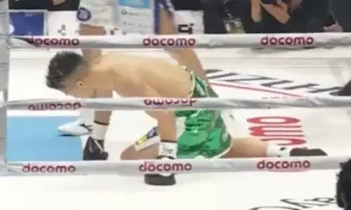 Чемпион мира встал после нокдауна и отменил сенсацию в бою за титул. Видео