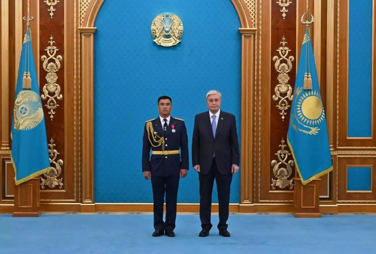 Актюбинский спасатель получил орден из рук президента страны