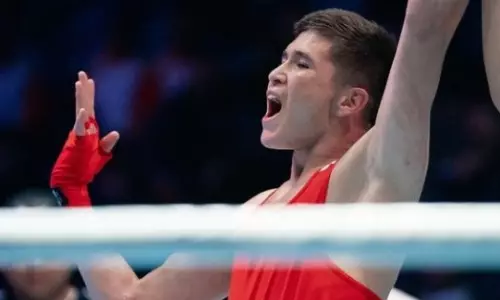 18-летний казахстанский боксер стал уникальным чемпионом