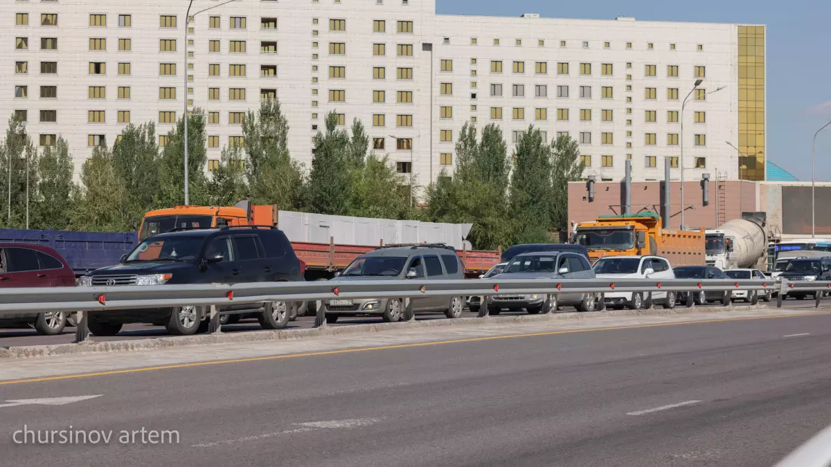 Порядка 900 фактов незаконного вывоза ГСМ из Казахстана пресечено с начала года
