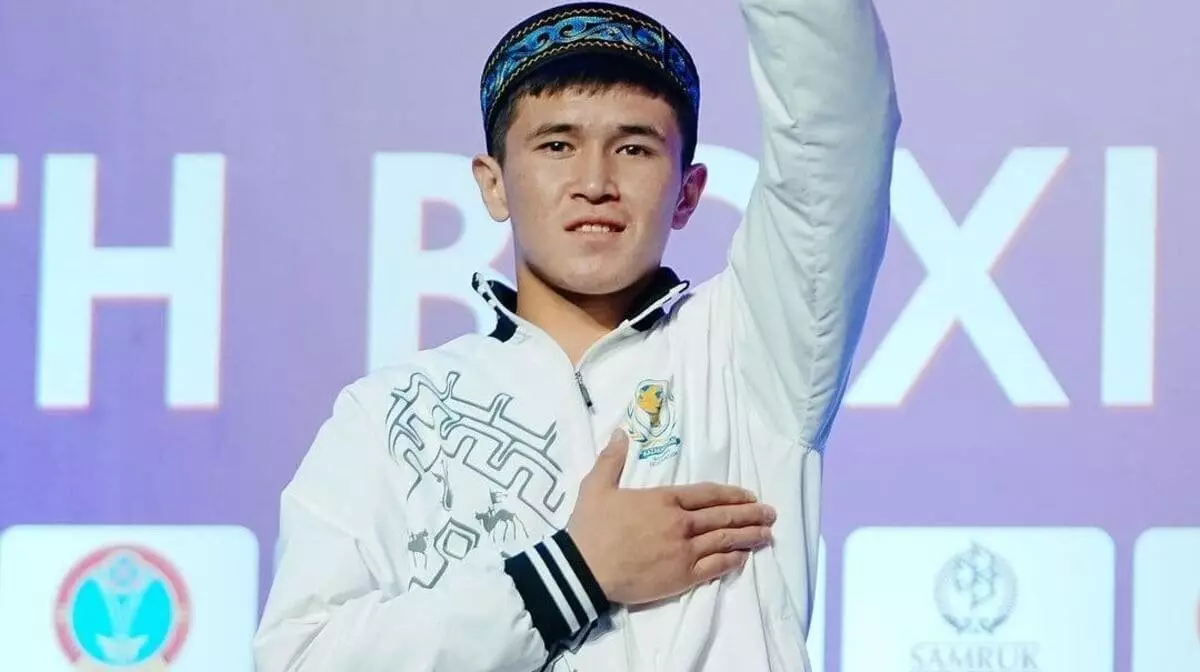18-летний казахстанский боксер стал уникальным чемпионом