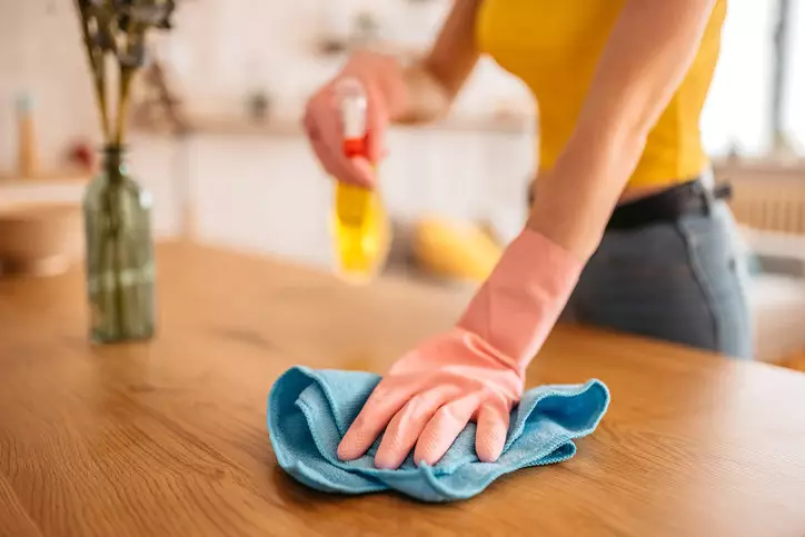 Что делать, чтобы реже вытирать пыль дома: полезные советы