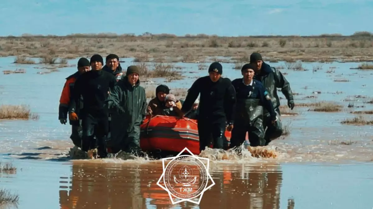 Мәулен Әшімбаев: Су тасқыны кезінде халық пен армияның мызғымас тұтастығын көрсете білдік