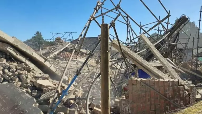 Многоэтажка обрушилась в ЮАР: под завалами остались около 50 человек