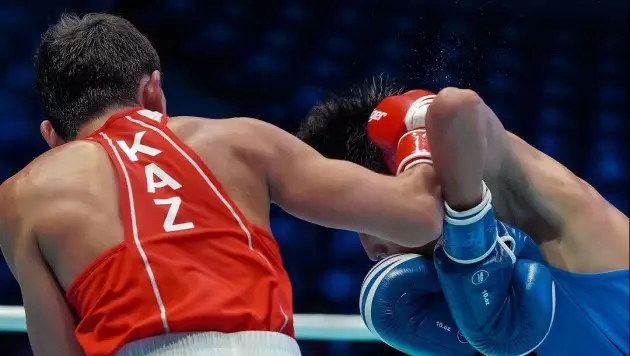 Казахский боксер выбил капу у узбека и выиграл золото чемпионата Азии