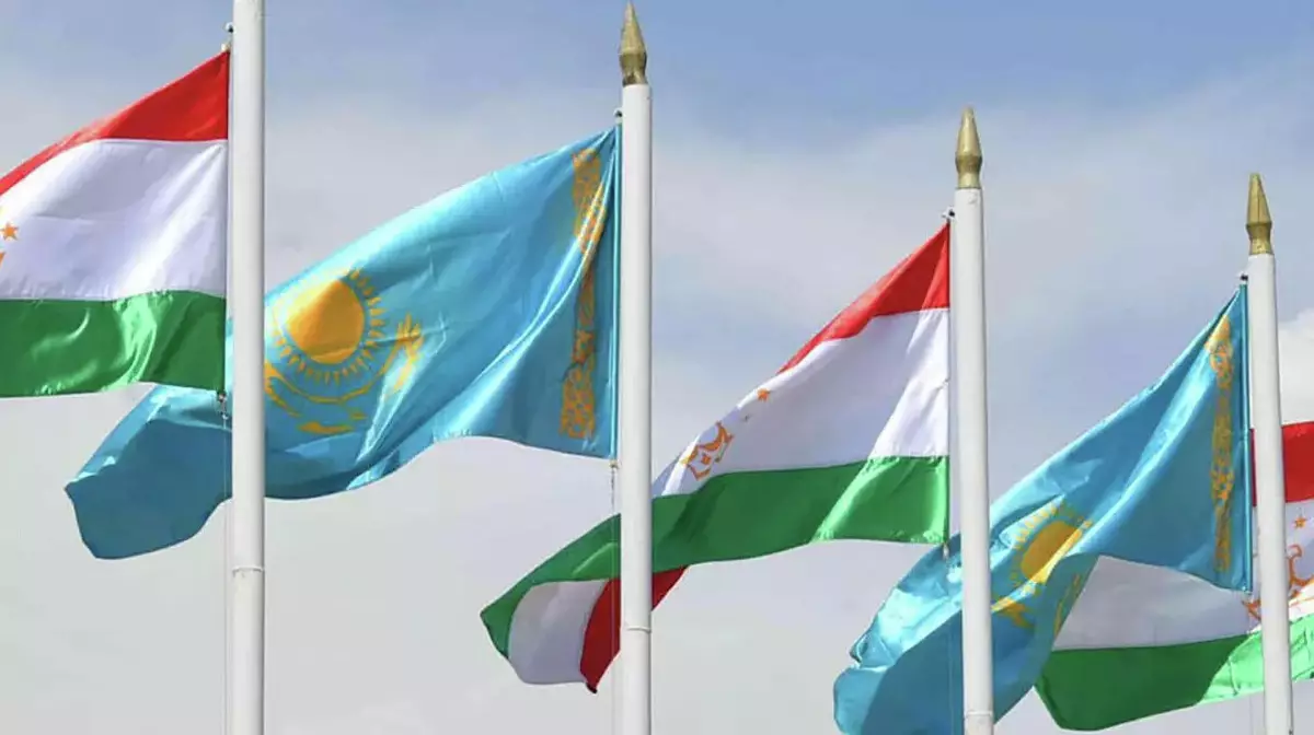 Гражданам Таджикистана рекомендовали иметь с собой все документы при поездке в Казахстан