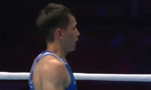 Казахстанский боксер разгромил соперника и стал двукратным чемпионом Азии