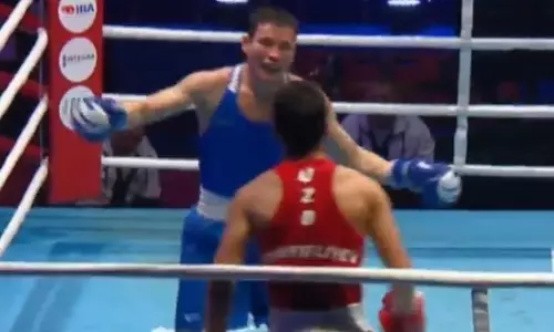 Боксер из Казахстана побил узбекистанца в финале чемпионата Азии в Астане