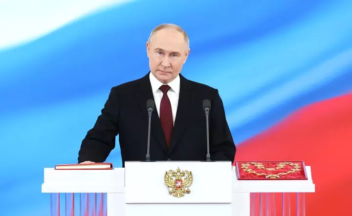 Путин официально вступил в должность президента России в пятый раз