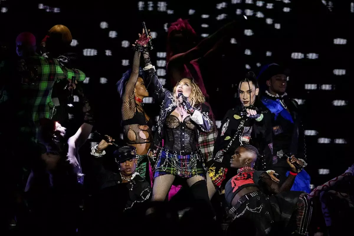 На бесплатный концерт Мадонны собралось более 1,5 млн человек