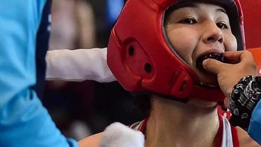 Ишанова Азия чемпионы тағы үшін айқаста өзбекстандық боксшыны нокаутқа түсірді
