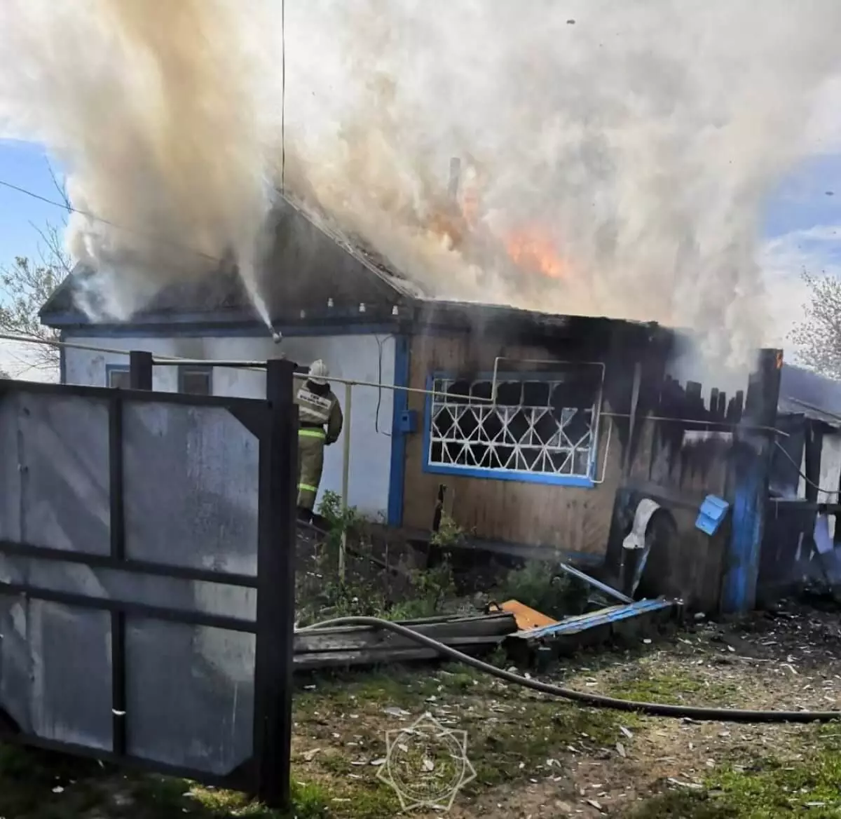 Частный жилой дом большой площади горел в Костанайской области
