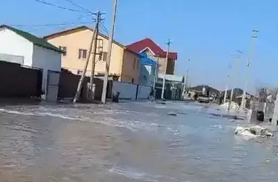 20 домов остаются подтопленными водой в городе Кульсары