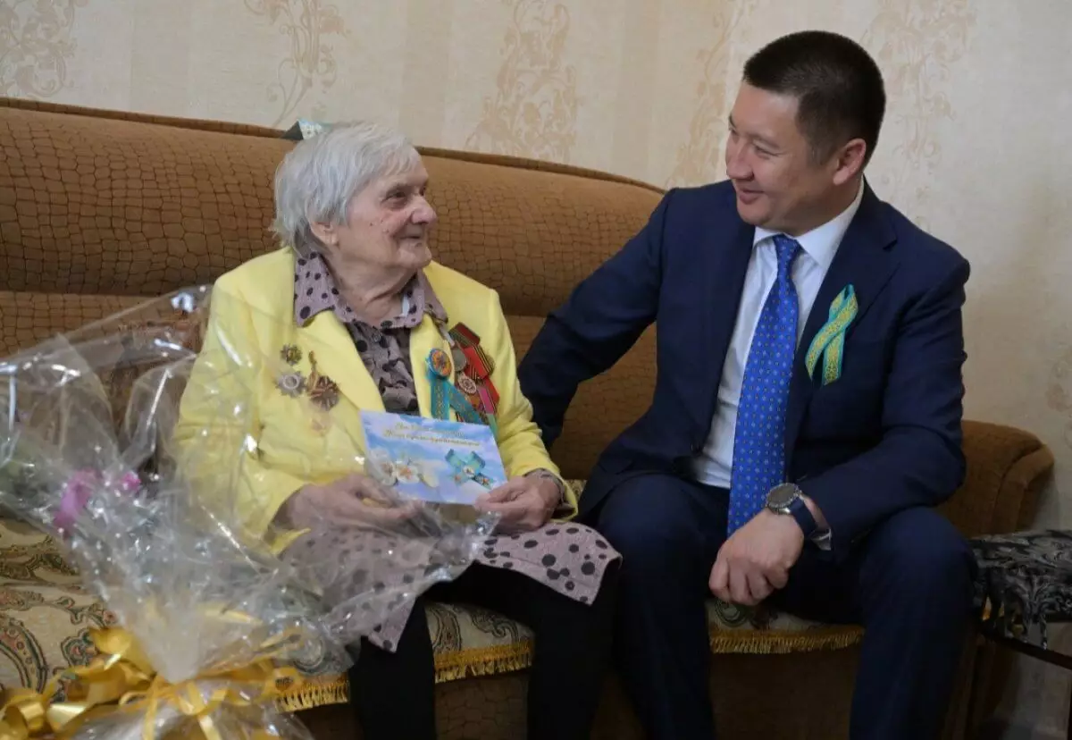 101-летних фронтовиков лично поздравил аким в Павлодарской области