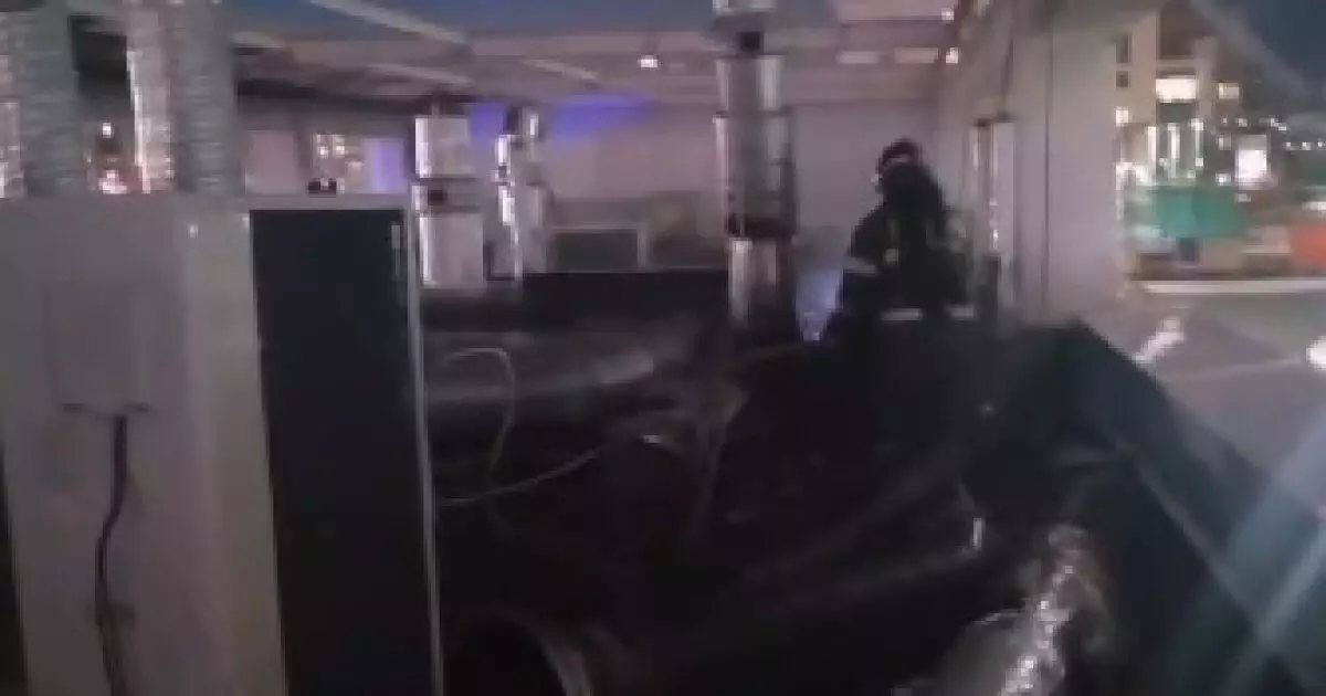 Ресторан на Левом берегу Астаны загорелся в прайм-тайм выходного дня