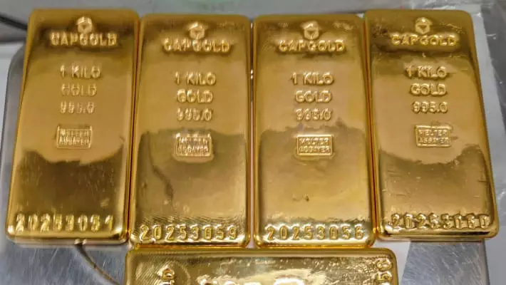 В аэропорту Дели задержали двух узбекистанцев со слитками золота