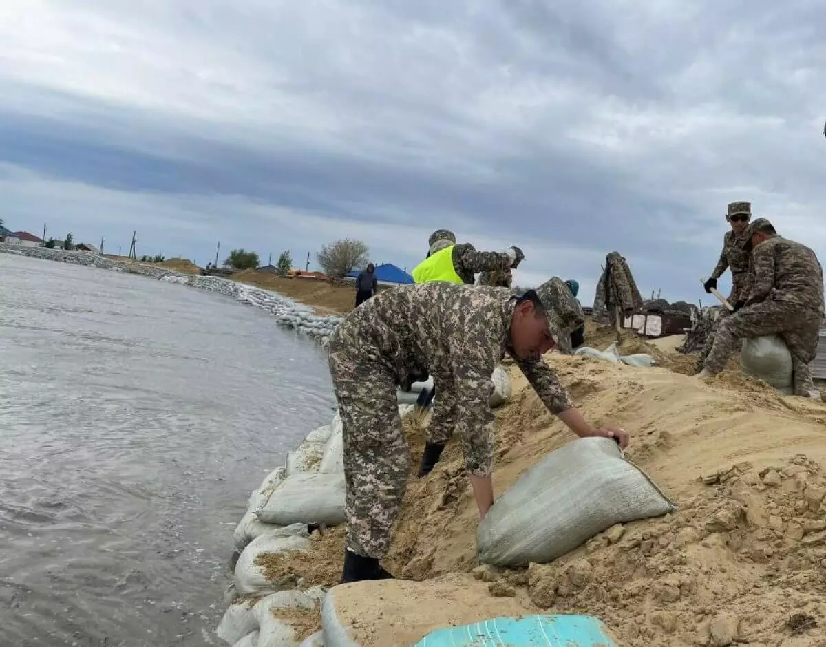 Паводки в Казахстане: уровень воды повышается в реке Жайык