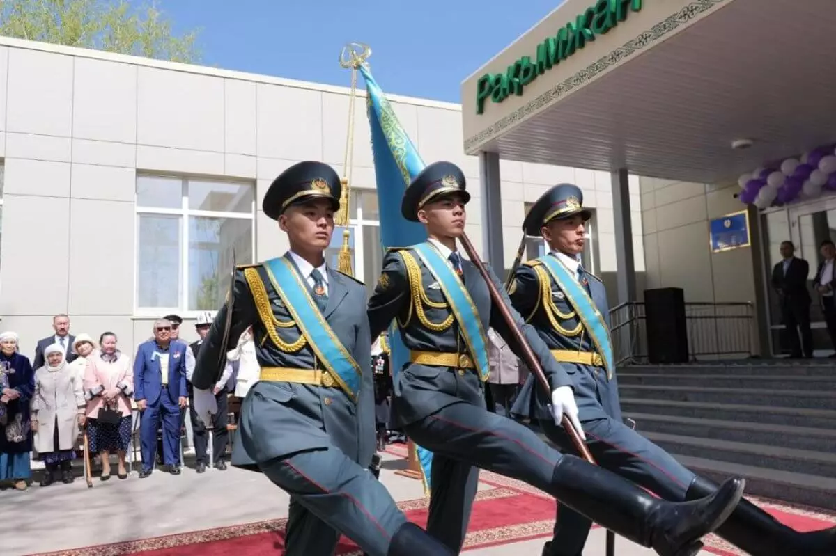 Школе Астаны присвоили имя героя войны Рахимжана Кошкарбаева