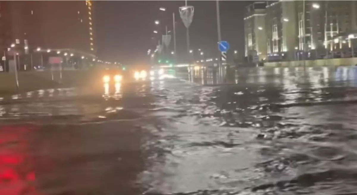 Улицы Актау затопило после ливня