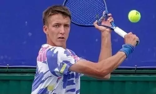 Казахстанский теннисист не сумел выйти в четвертьфинал турнира в Тбилиси
